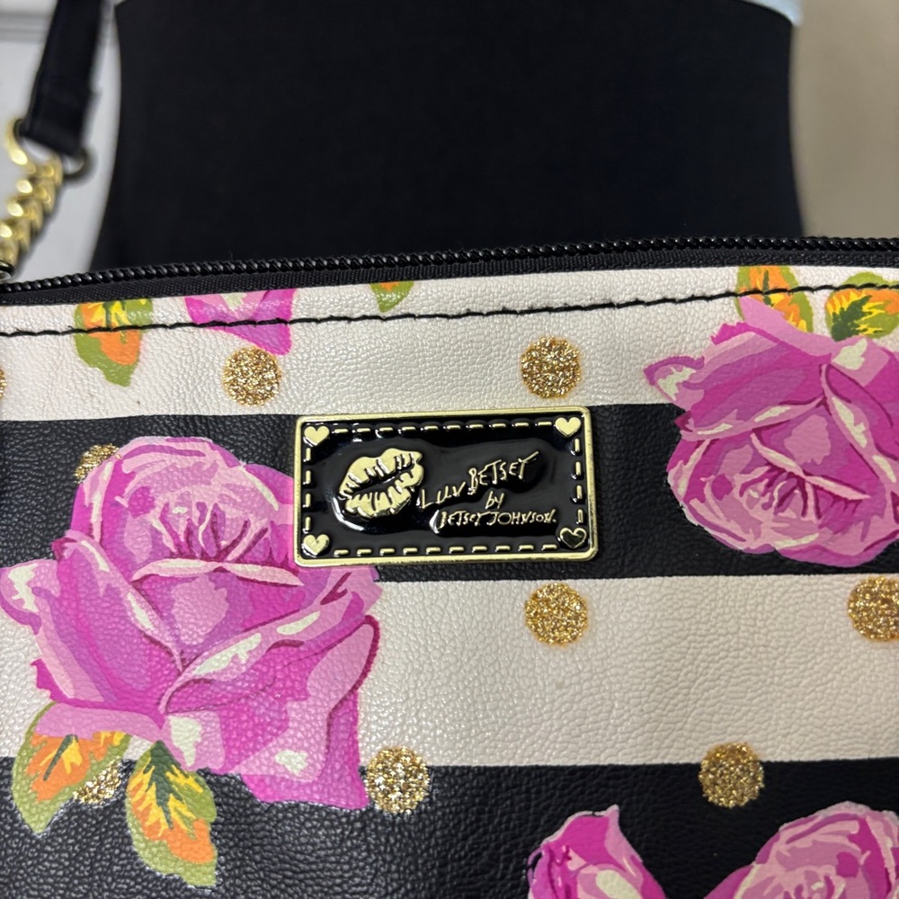LUV BETSEY by BETSEY JOHNSON Rose Crossbody Bag/Purse - Picture 2 of 16